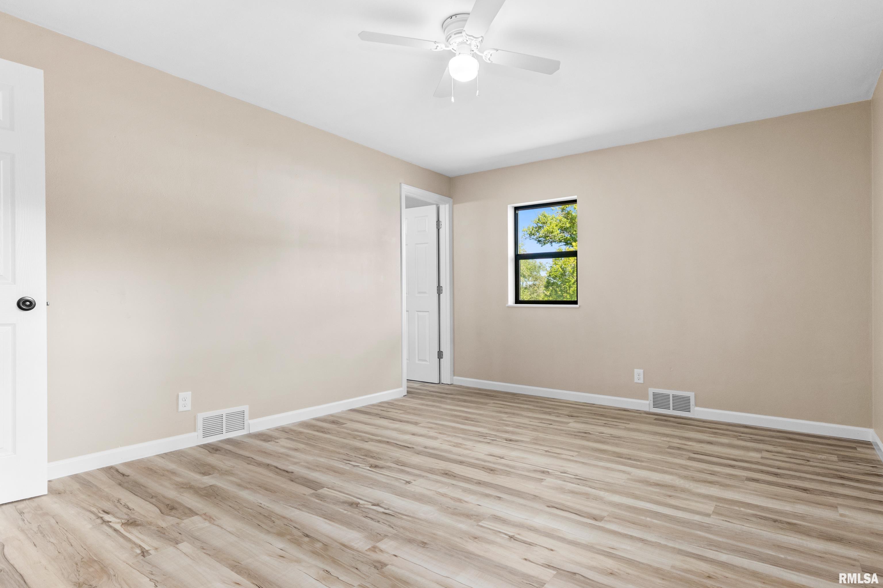 240 Park Road Creve Coeur, IL 61610 - Photo 26 of 39 Gallery Image 26