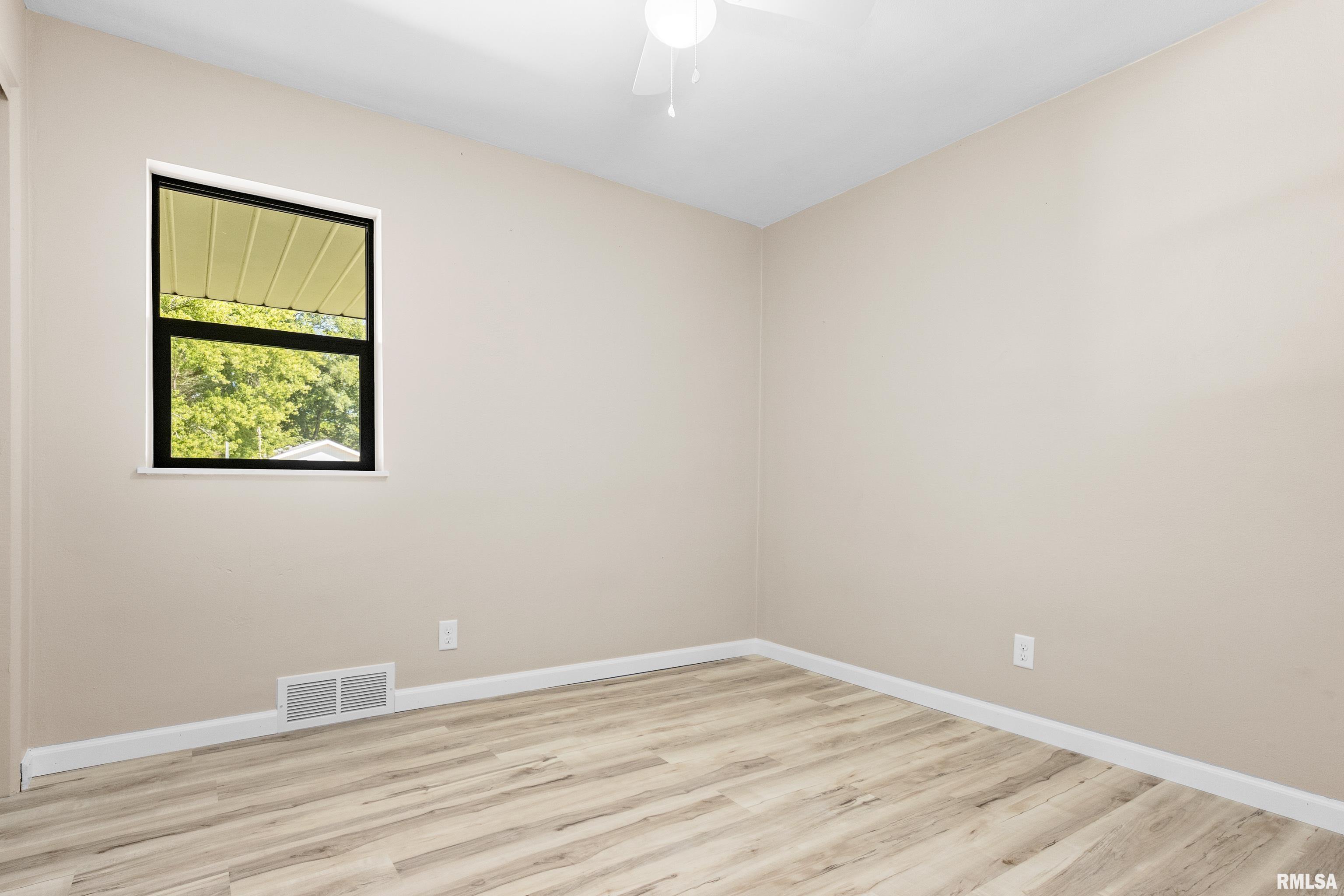 240 Park Road Creve Coeur, IL 61610 - Photo 33 of 39 Gallery Image 33