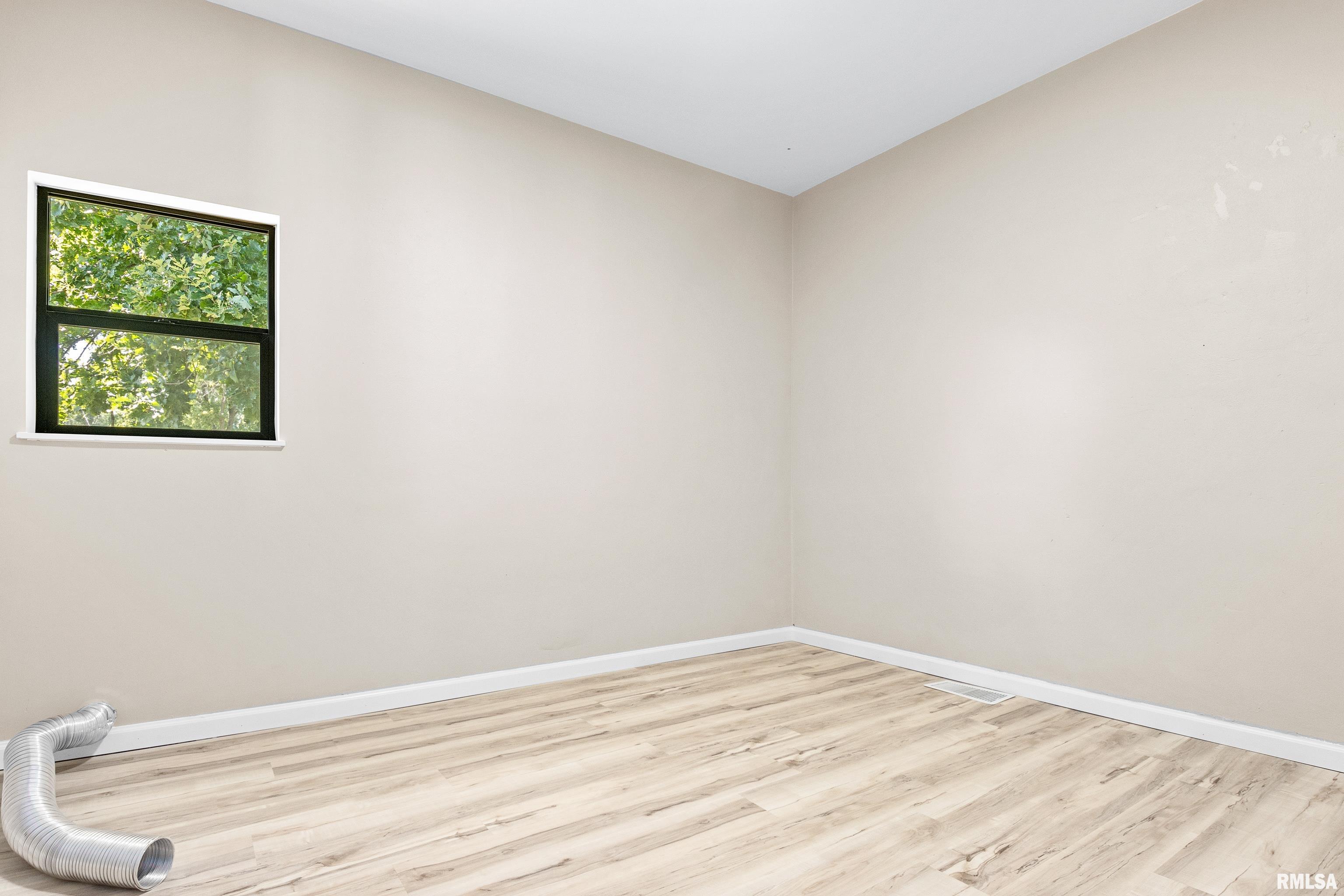 240 Park Road Creve Coeur, IL 61610 - Photo 36 of 39 Gallery Image 36