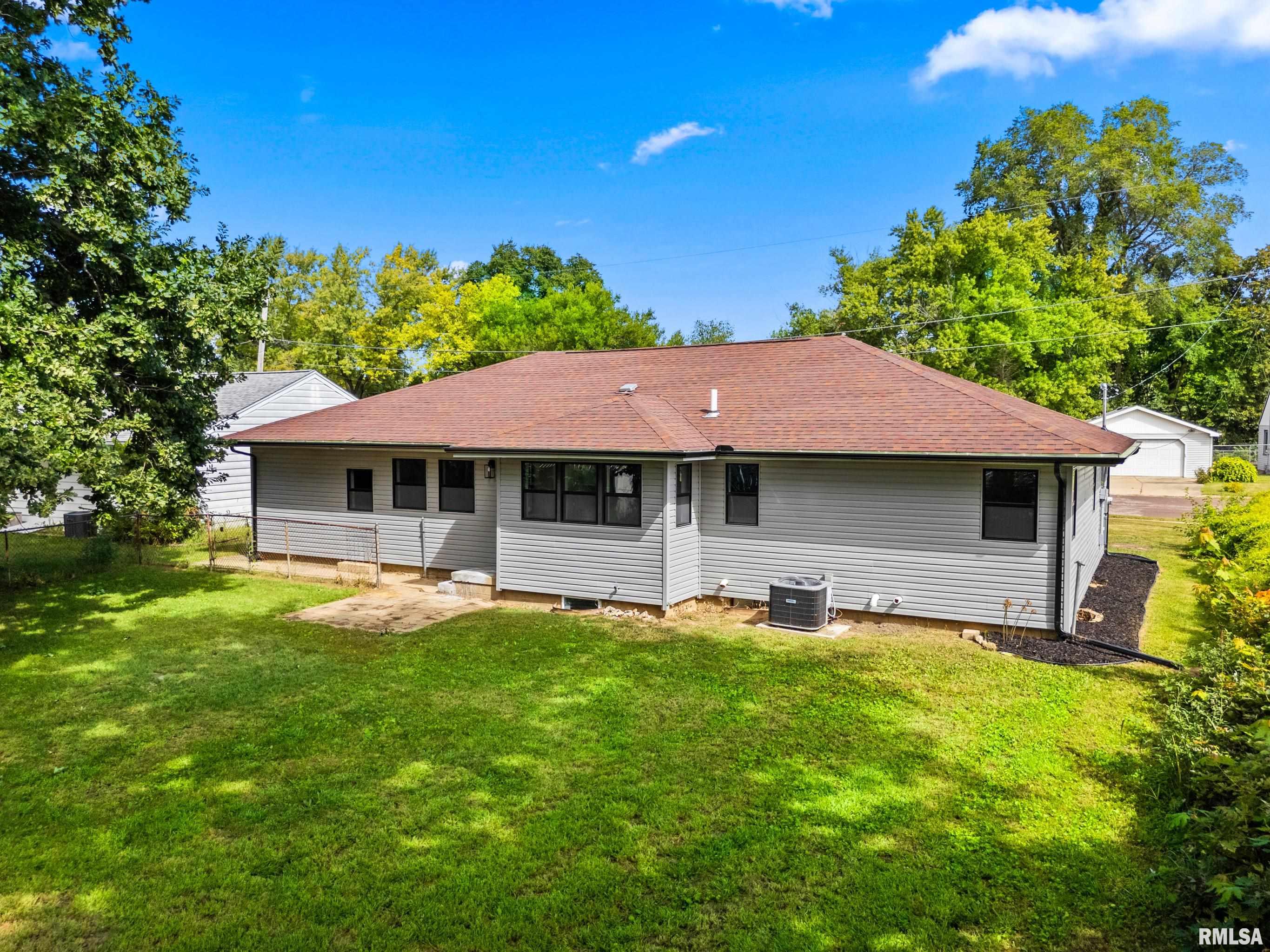 240 Park Road Creve Coeur, IL 61610 - Photo 6 of 39 Gallery Image 6