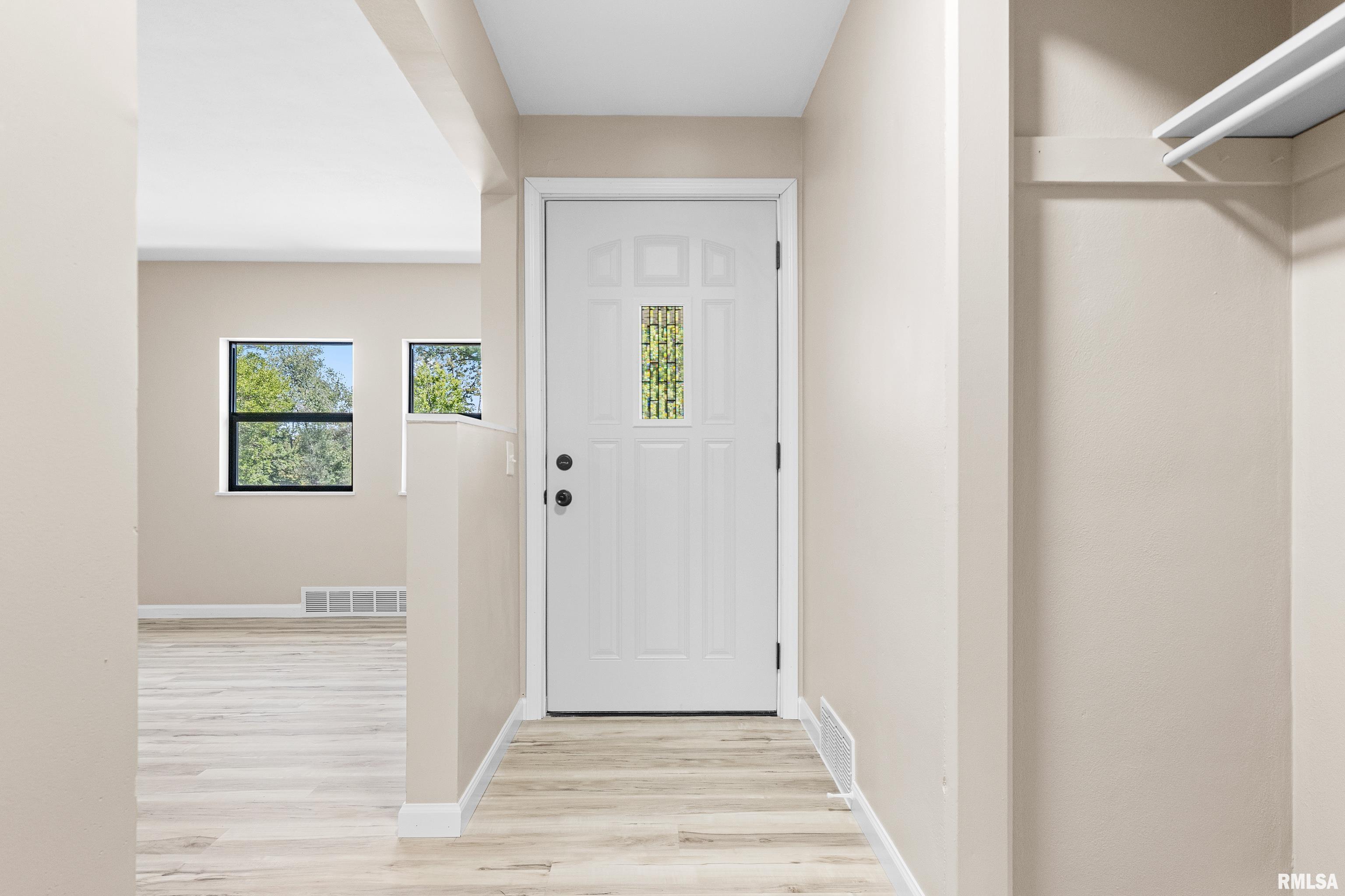 240 Park Road Creve Coeur, IL 61610 - Photo 9 of 39 Gallery Image 9