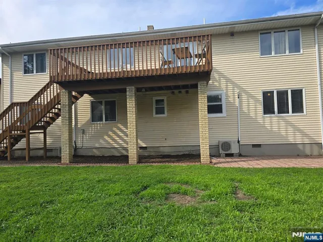 a view of front of house with a yard