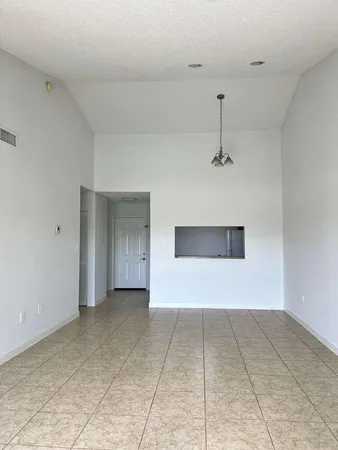 $1,850 | 465 Southwest 113th Way, Unit 465, Pembroke Pines, FL 33025