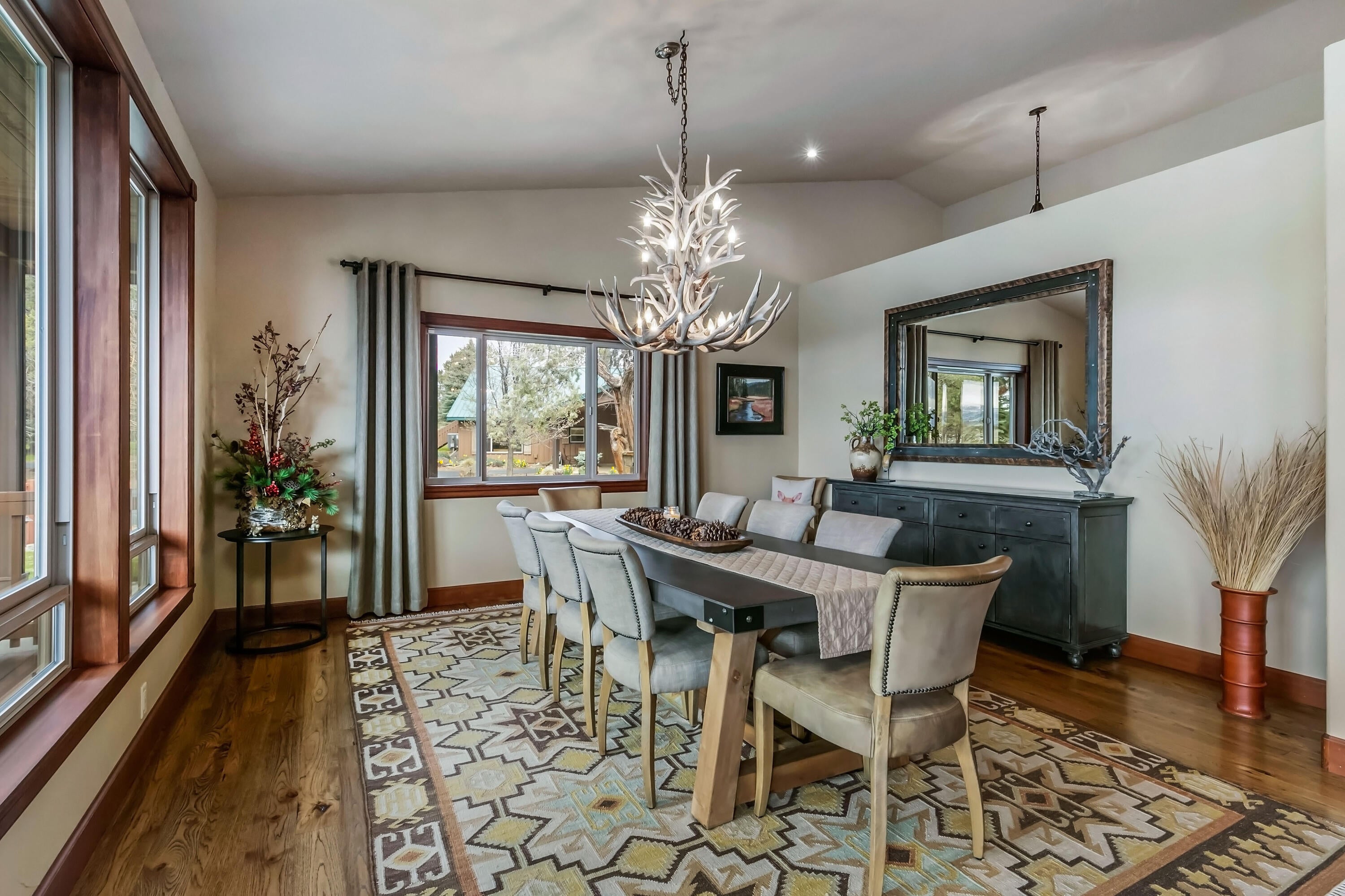 69015 Hurtley Ranch Road Sisters, OR 97759 - Photo 15 of 88 Dining area open to great room with a privacy wall separating the dining area from the front entry