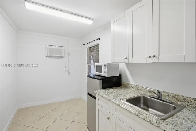 $1,400 | 2445 Southwest 18th Street, Unit 5, Miami, FL 33145