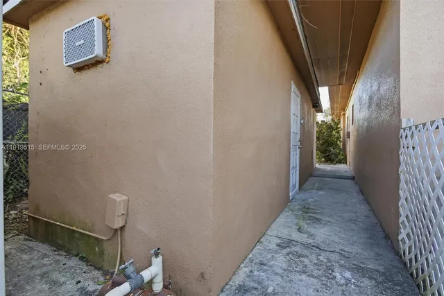 $1,400 | 2445 Southwest 18th Street, Unit 5, Miami, FL 33145