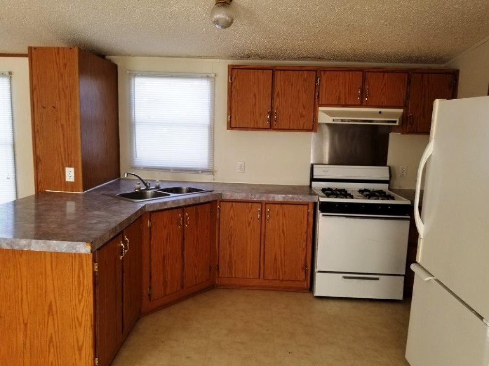 5292 East 13 Mile Road Paris, MI 49338 - Photo 3 of 13 Kitchen (a)