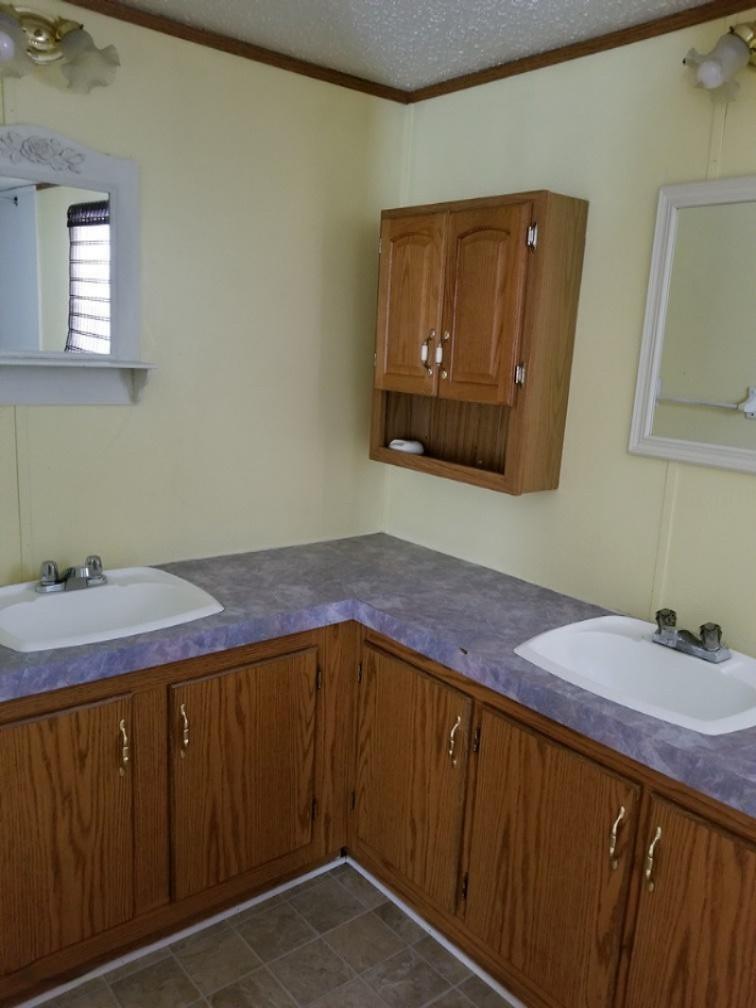 5292 East 13 Mile Road Paris, MI 49338 - Photo 8 of 13 Master Bath (a)