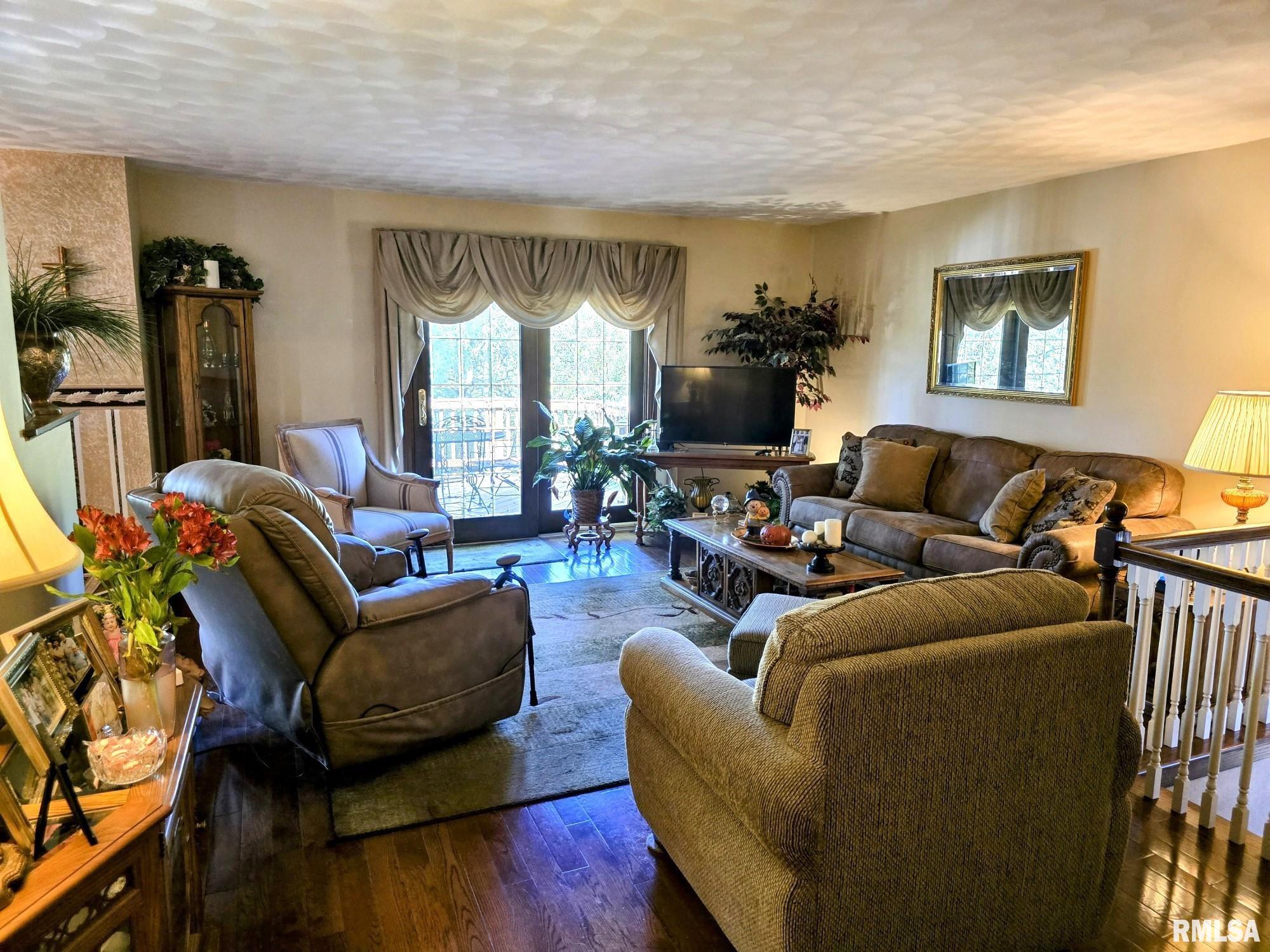 1913 Quail Hollow Road Pekin, IL 61554 - Photo 2 of 29 Gallery Image 2