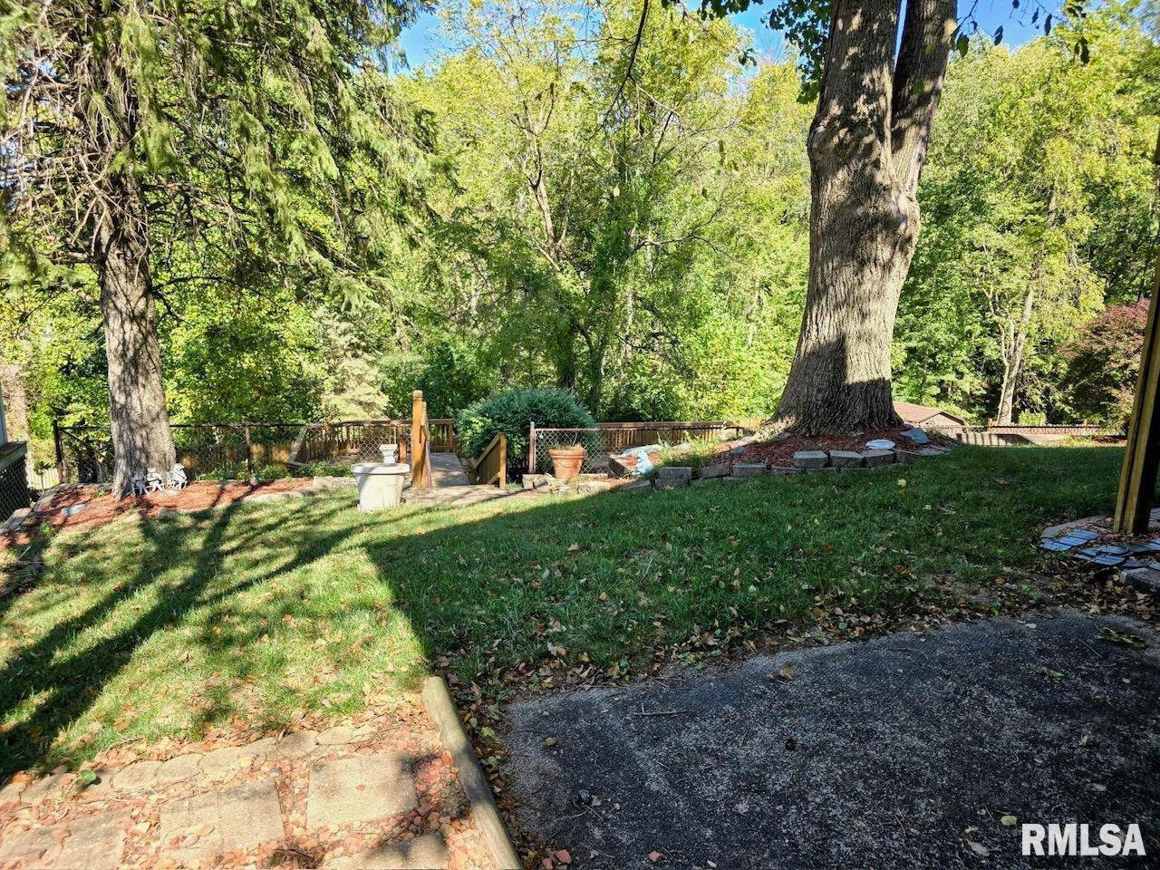 1913 Quail Hollow Road Pekin, IL 61554 - Photo 27 of 29 Gallery Image 27