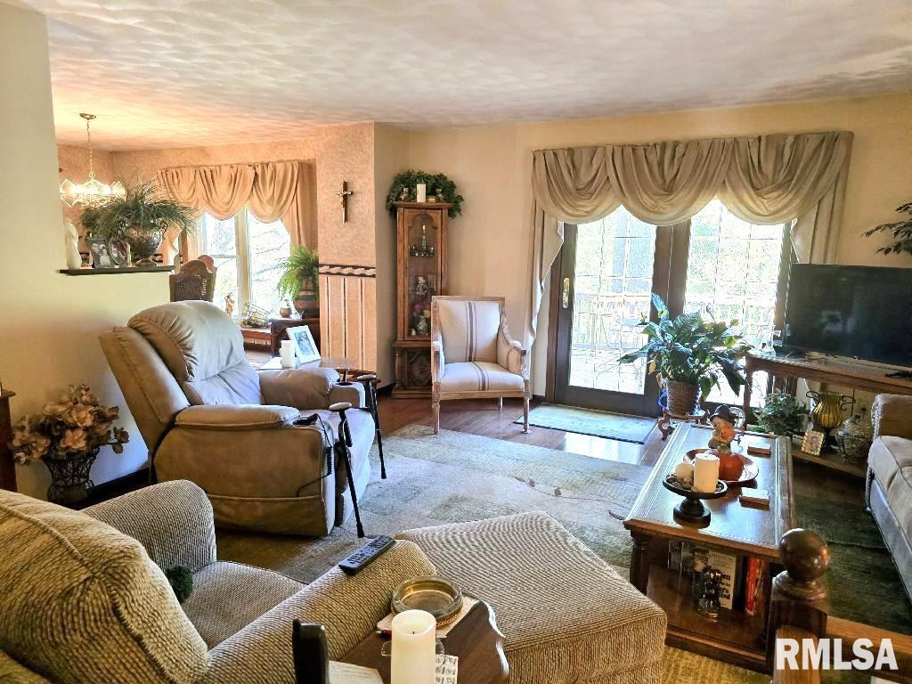 1913 Quail Hollow Road Pekin, IL 61554 - Photo 3 of 29 Gallery Image 3
