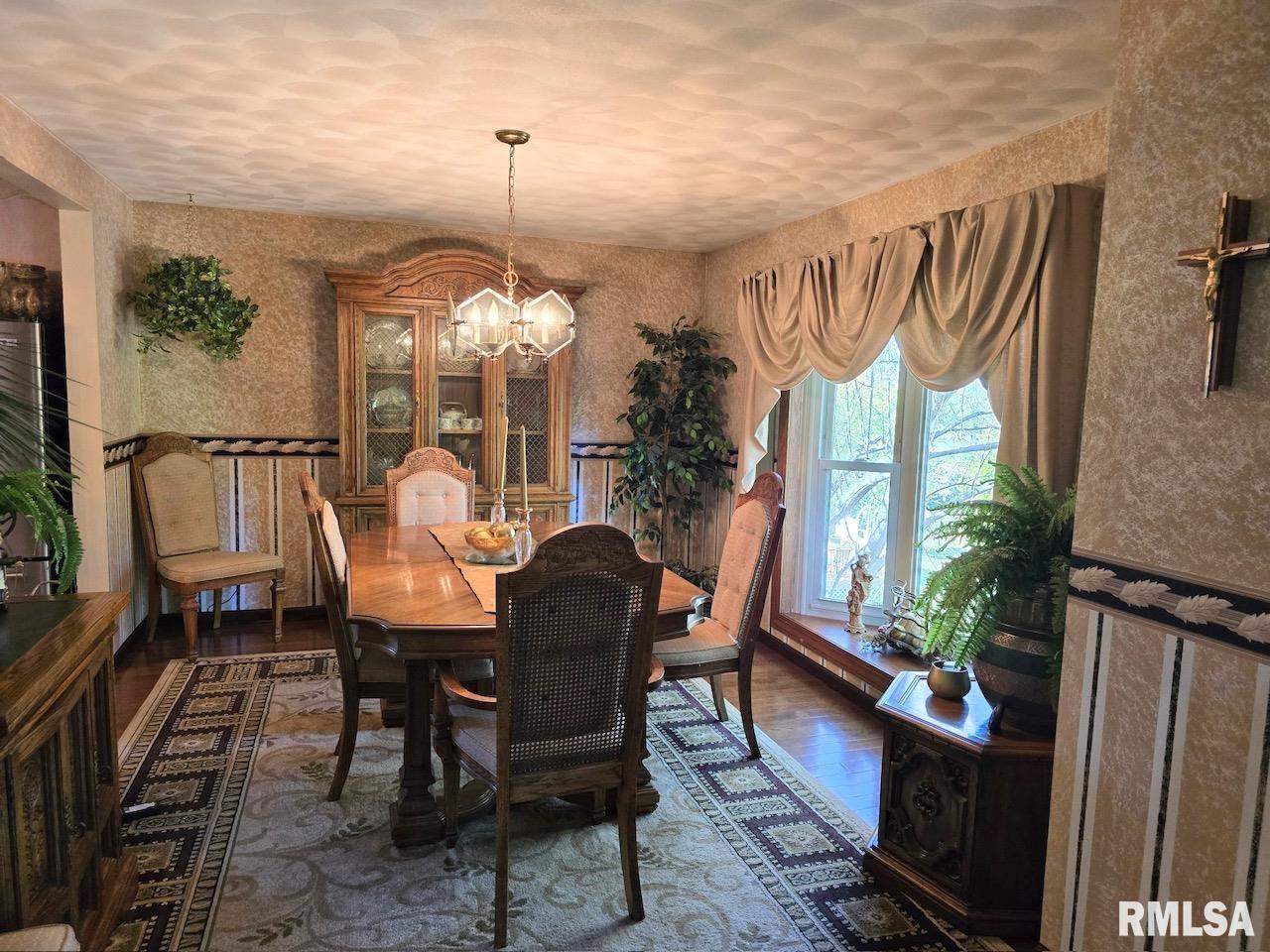 1913 Quail Hollow Road Pekin, IL 61554 - Photo 7 of 29 Gallery Image 7