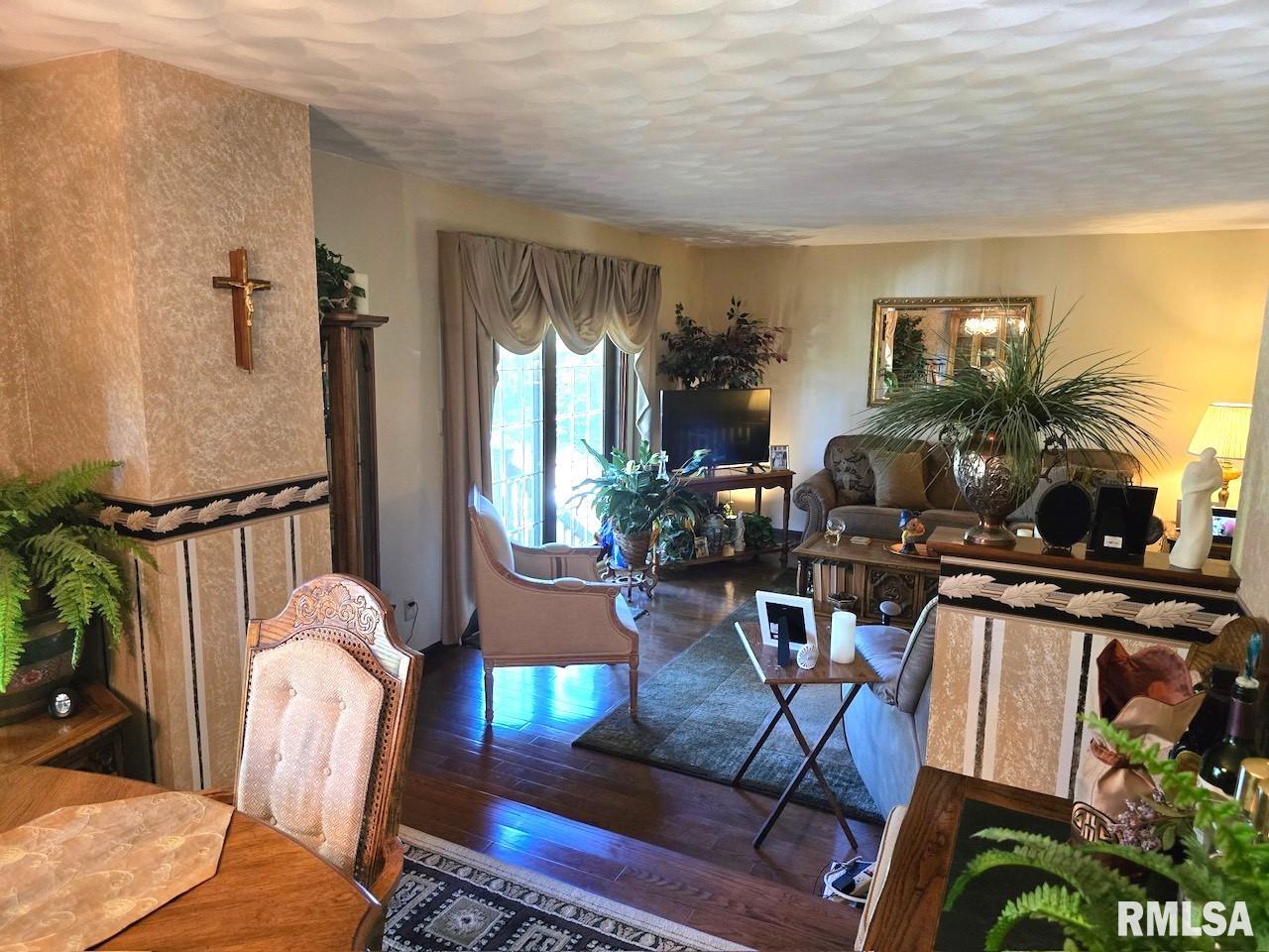 1913 Quail Hollow Road Pekin, IL 61554 - Photo 9 of 29 Gallery Image 9