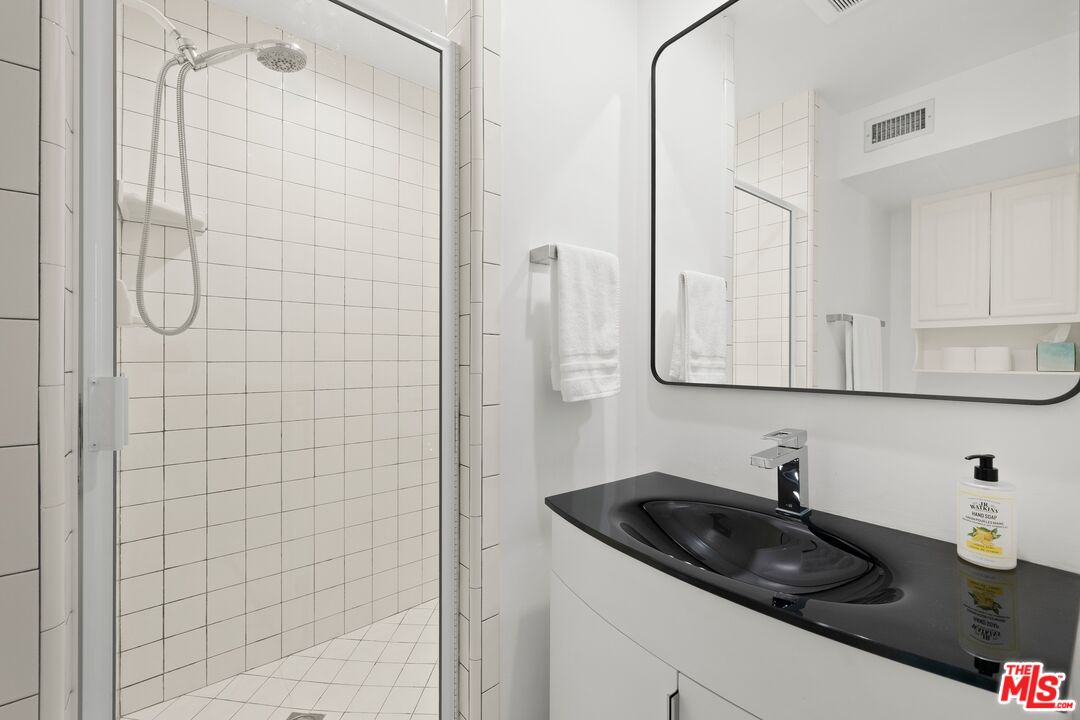 1244 Stradella Road Los Angeles, CA 90077 - Photo 19 of 31