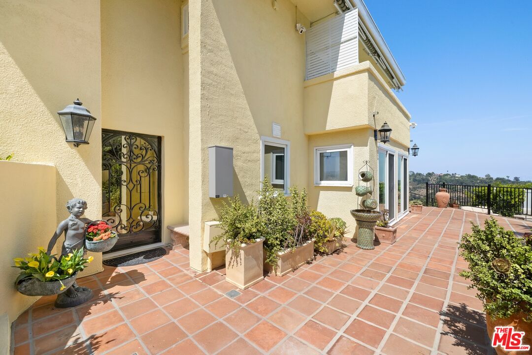1244 Stradella Road Los Angeles, CA 90077 - Photo 20 of 31
