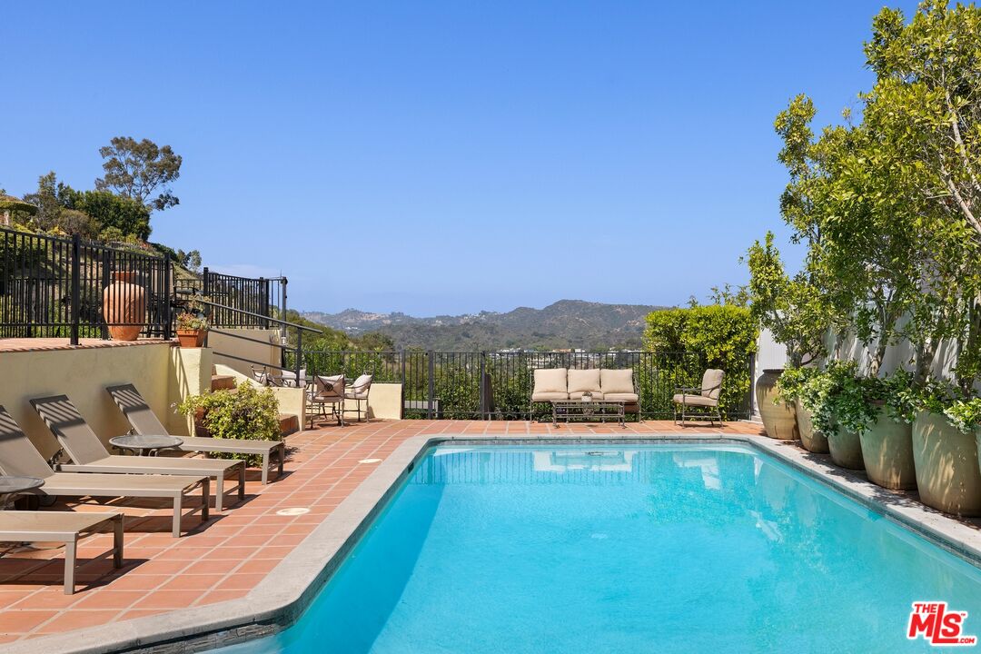 1244 Stradella Road Los Angeles, CA 90077 - Photo 23 of 31