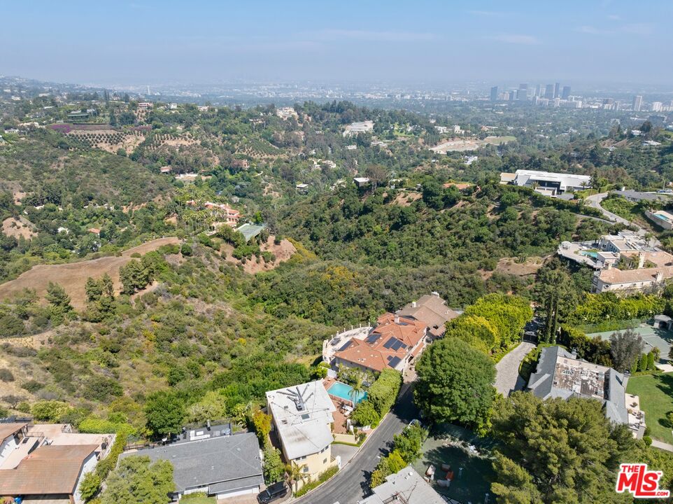 1244 Stradella Road Los Angeles, CA 90077 - Photo 30 of 31