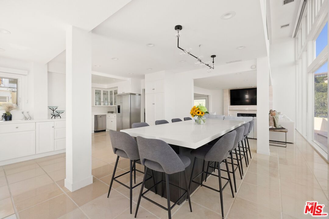 1244 Stradella Road Los Angeles, CA 90077 - Photo 5 of 31