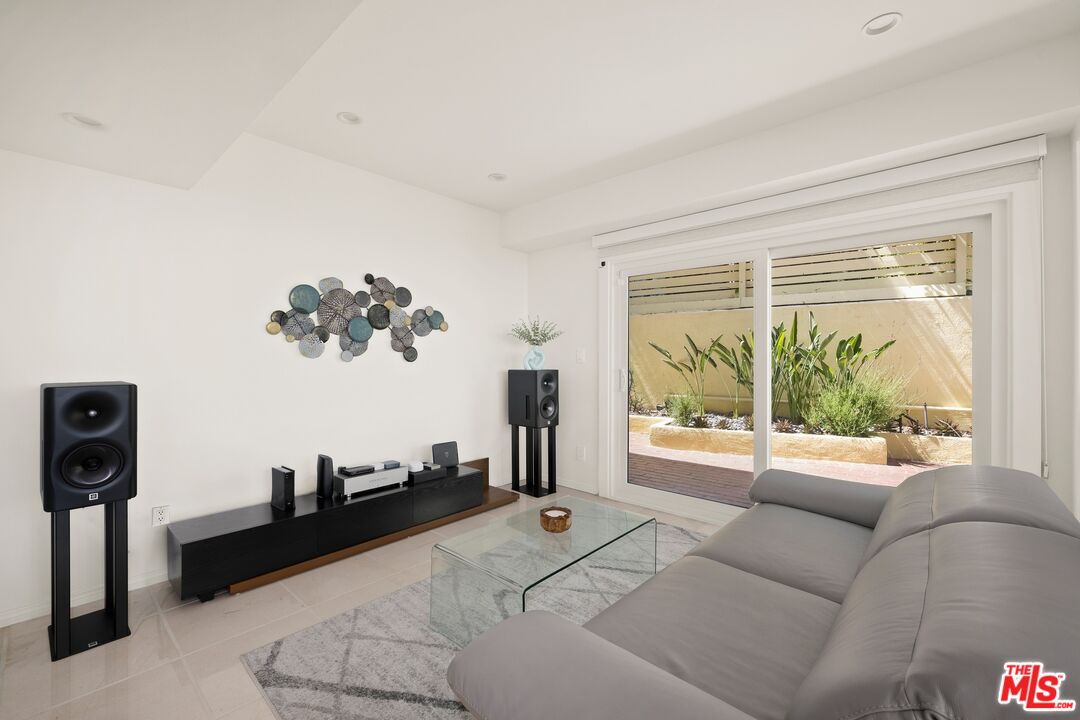 1244 Stradella Road Los Angeles, CA 90077 - Photo 8 of 31