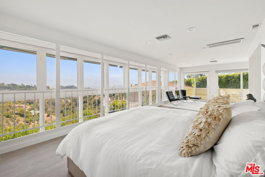 1244 Stradella Road Los Angeles, CA 90077 - Photo 10 of 31