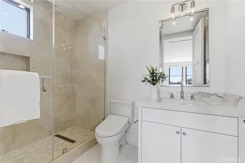 $6,490,000 | 17007 Edgewater Lane, Huntington Beach, CA 92649