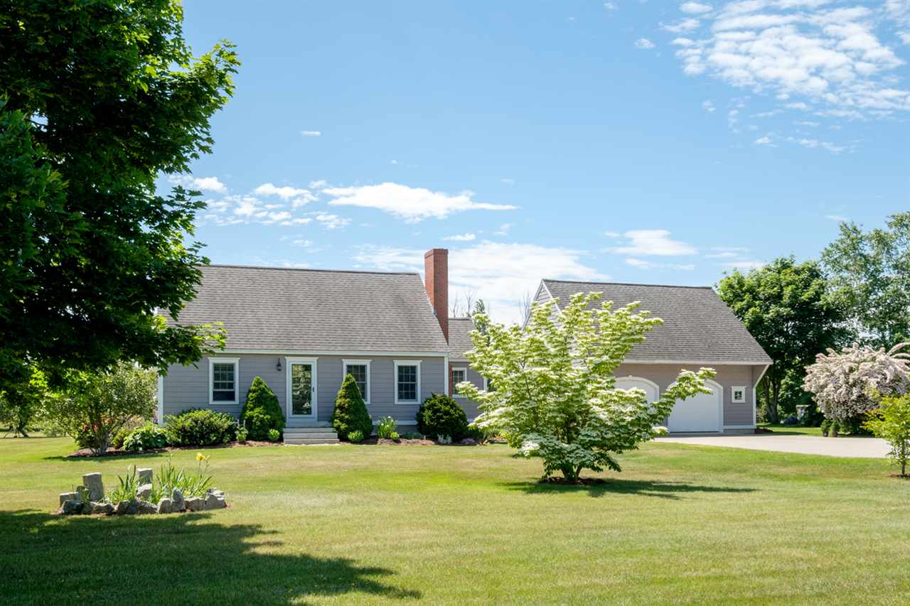 9 Holmgren Road Stratham, NH 03885 - Photo 2 of 32