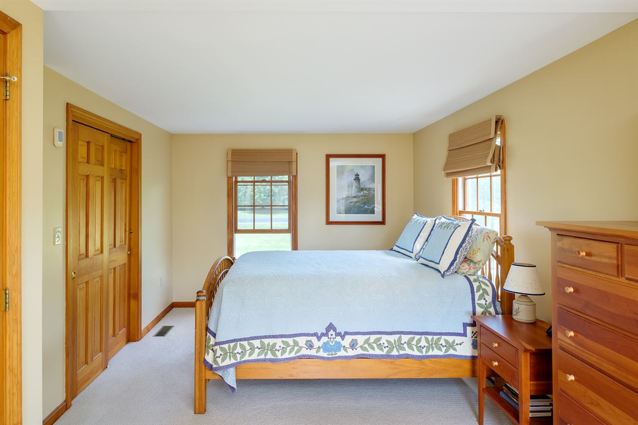 9 Holmgren Road Stratham, NH 03885 - Photo 14 of 32