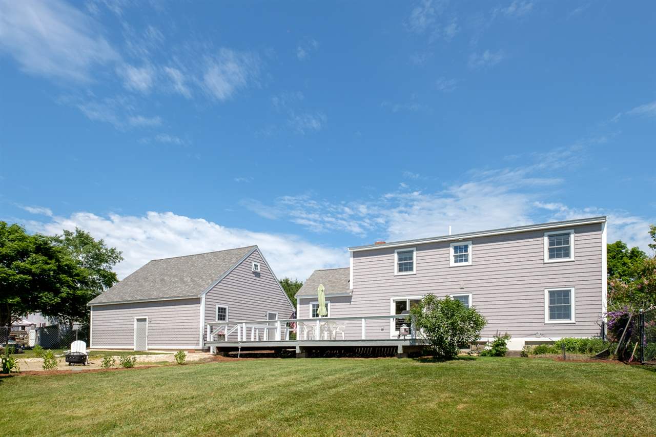 9 Holmgren Road Stratham, NH 03885 - Photo 3 of 32