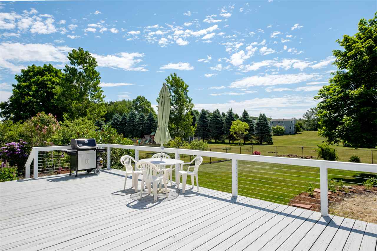 9 Holmgren Road Stratham, NH 03885 - Photo 4 of 32