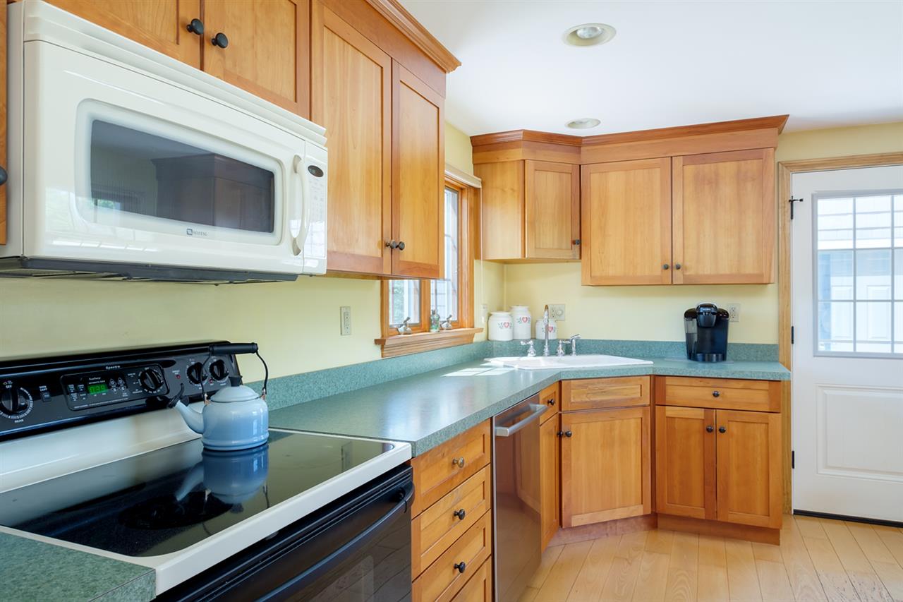 9 Holmgren Road Stratham, NH 03885 - Photo 5 of 32