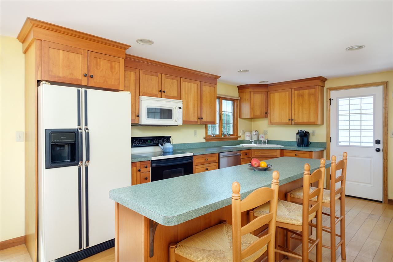 9 Holmgren Road Stratham, NH 03885 - Photo 7 of 32