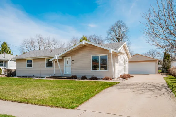 $269,900 | 1041 London Street, Menasha, WI 54952