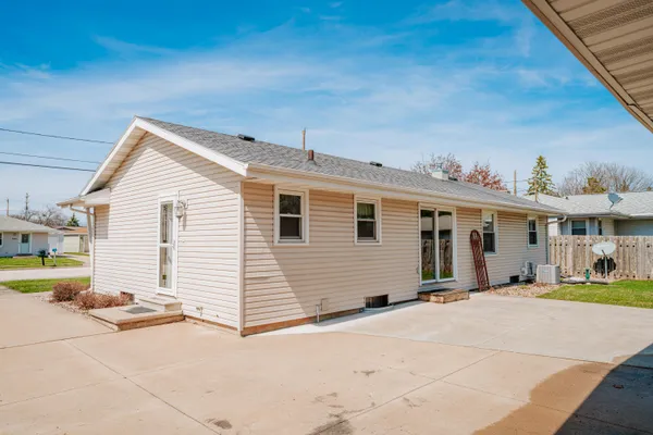 $269,900 | 1041 London Street, Menasha, WI 54952