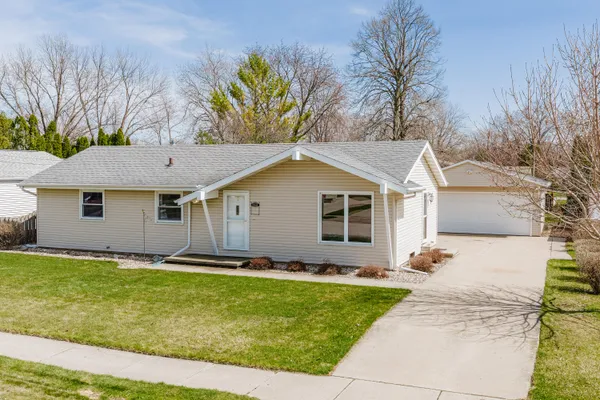 $269,900 | 1041 London Street, Menasha, WI 54952