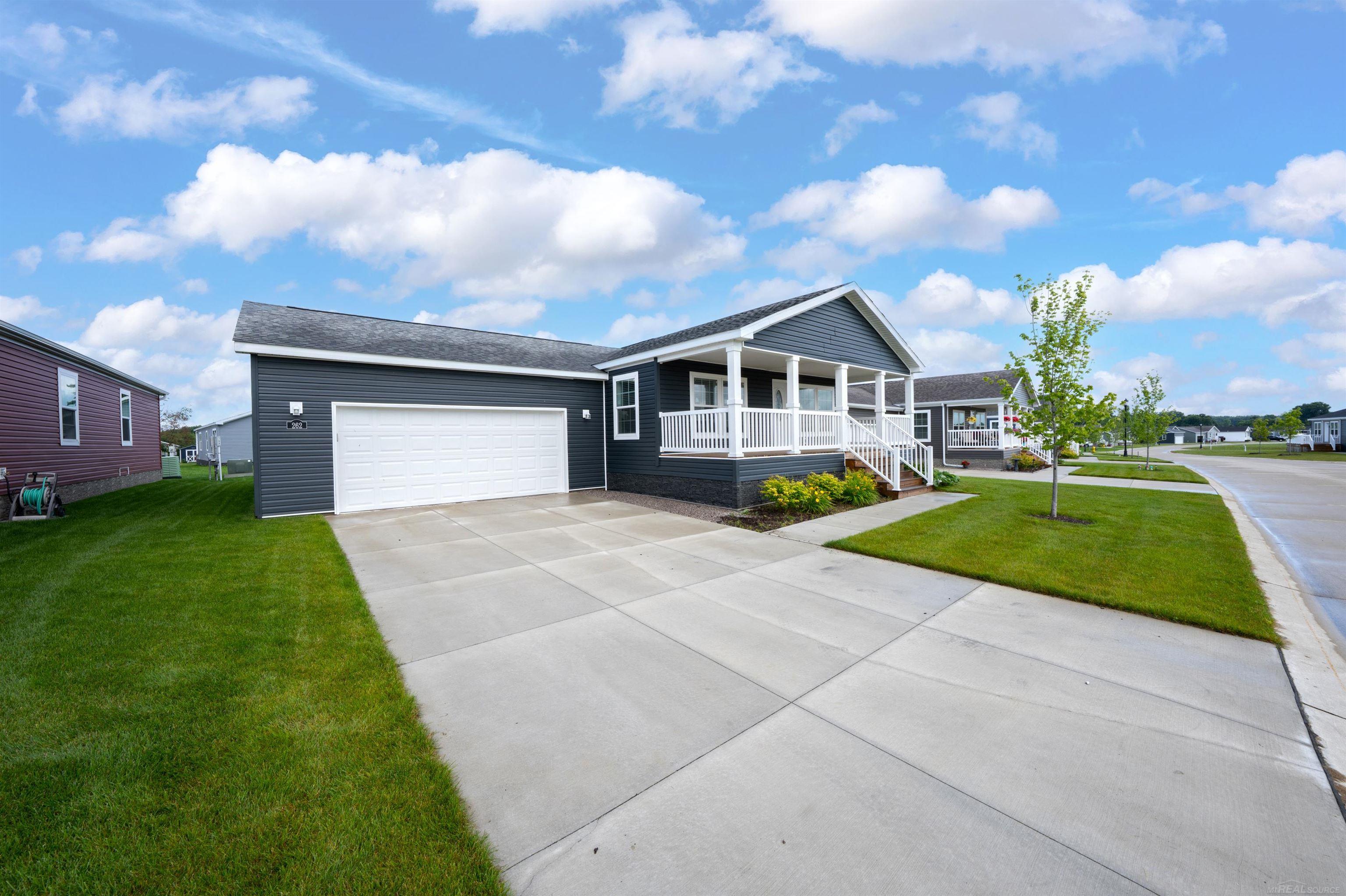 262 Riviera Drive Lapeer, MI 48446 - Photo 1 of 16 50212183-58be34ed-913b-411f-9b1a-788a7109cd45.JPG