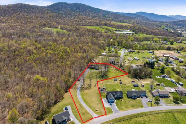 $469,900 | 16998 East Summit Avenue, Elkton, VA 22827