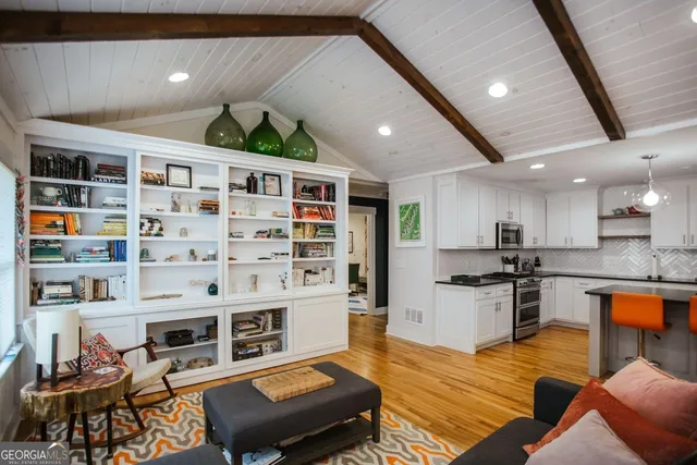 $3,200 | 284 The Plaza, Athens, GA 30606