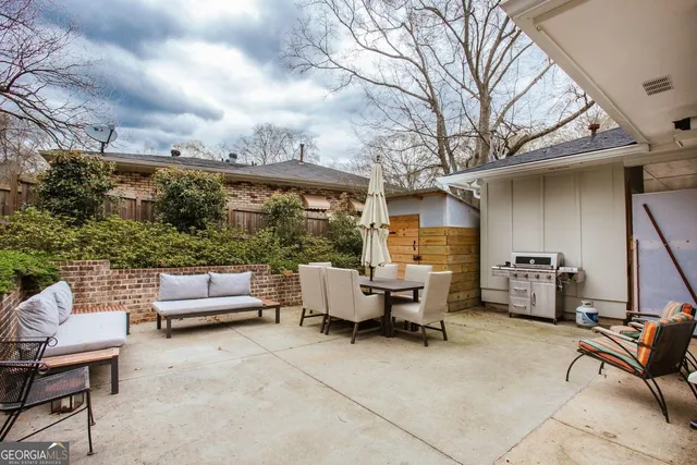 $3,200 | 284 The Plaza, Athens, GA 30606