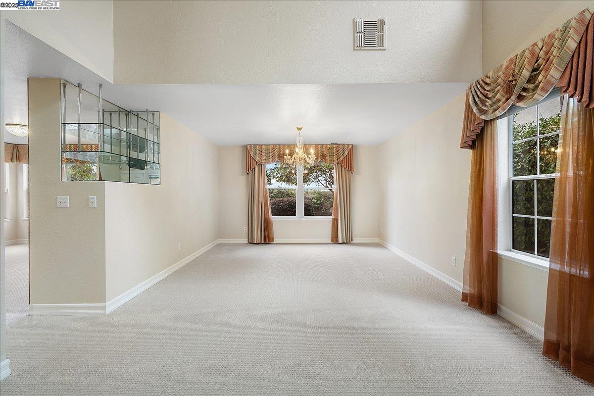 3 Cerruti Court Alameda, CA 94501 - Photo 4 of 22 a view of an empty room with a window