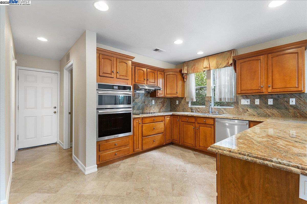 3 Cerruti Court Alameda, CA 94501 - Photo 7 of 22 a kitchen with stainless steel appliances granite countertop a stove a sink and a refrigerator