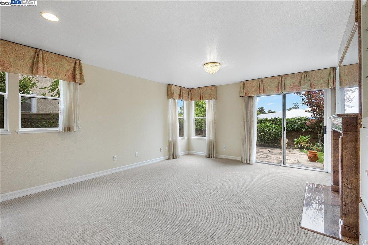 3 Cerruti Court Alameda, CA 94501 - Photo 8 of 22 a view of an empty room with a window