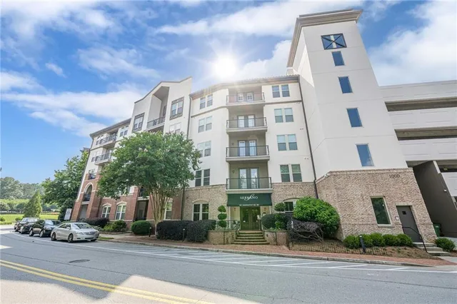 $305,000 | 901 Abernathy Road Northeast, Unit 3020, Sandy Springs, GA 30328