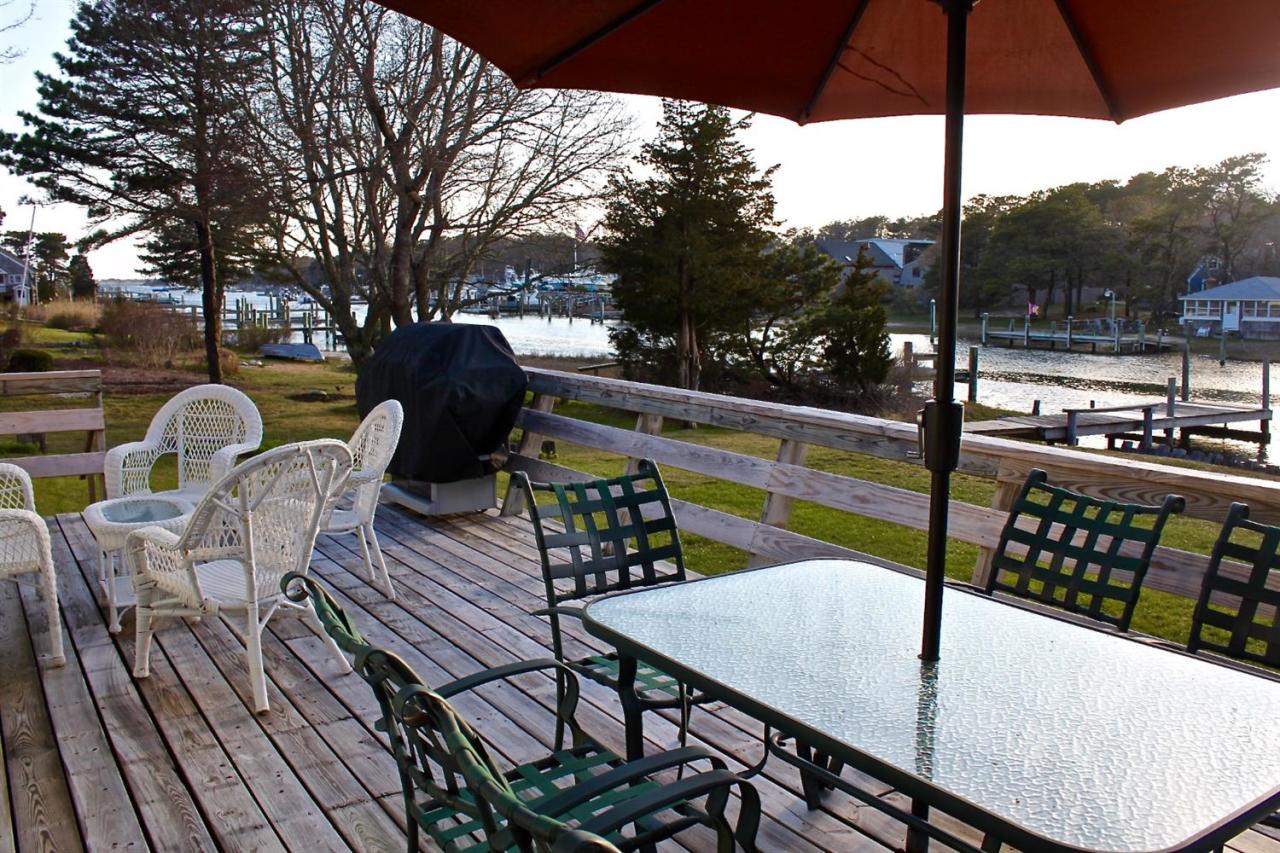 345 Monomoscoy Road Mashpee, MA 02649 - Photo 15 of 19 a view of sitting area with furniture
