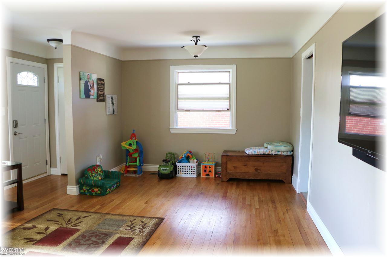 31505 Kelly Road Fraser, MI 48026 - Photo 9 of 40 31323913-8.JPG