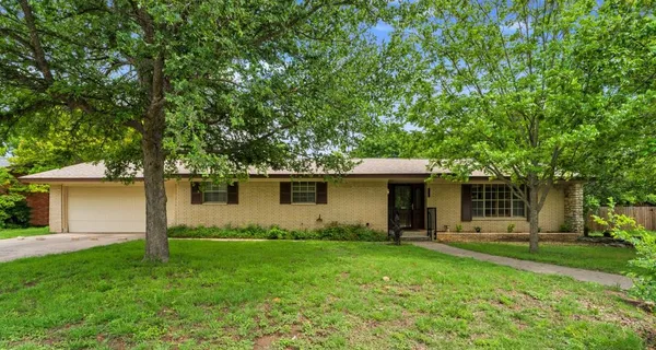 $349,000 | 1011 North Vandeveer Street, Burnet, TX 78611