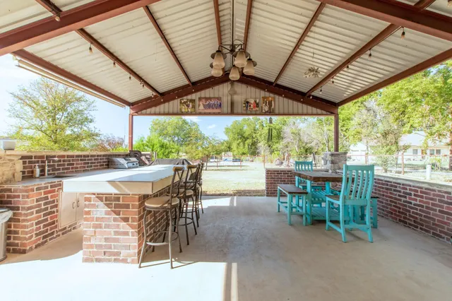 $1,449,000 | 1707 Fourth Street, Lampasas, TX 76550