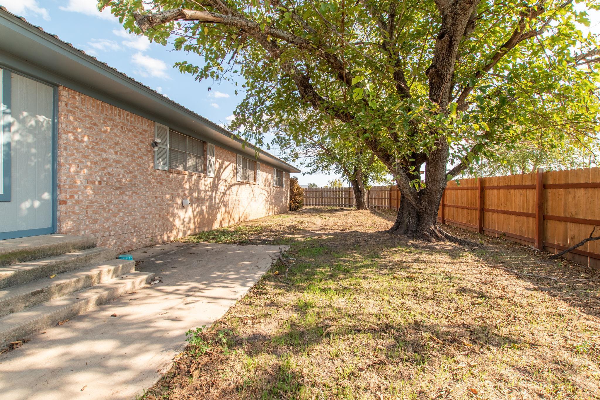1707 Fourth Street Lampasas, TX 76550 - Photo 5 of 30