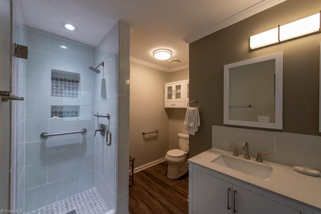 5107 Nantucket Road Greensboro, NC 27455 - Photo 17 of 50 Primary Bathroom