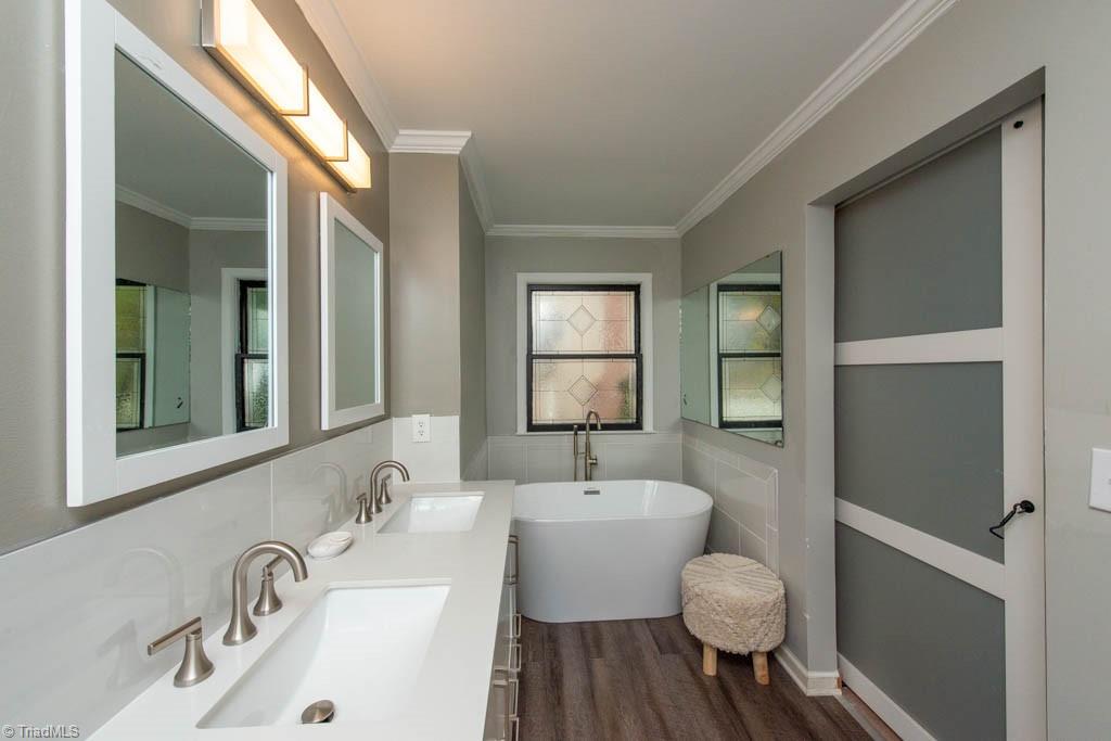 5107 Nantucket Road Greensboro, NC 27455 - Photo 19 of 50 Primary Bathroom