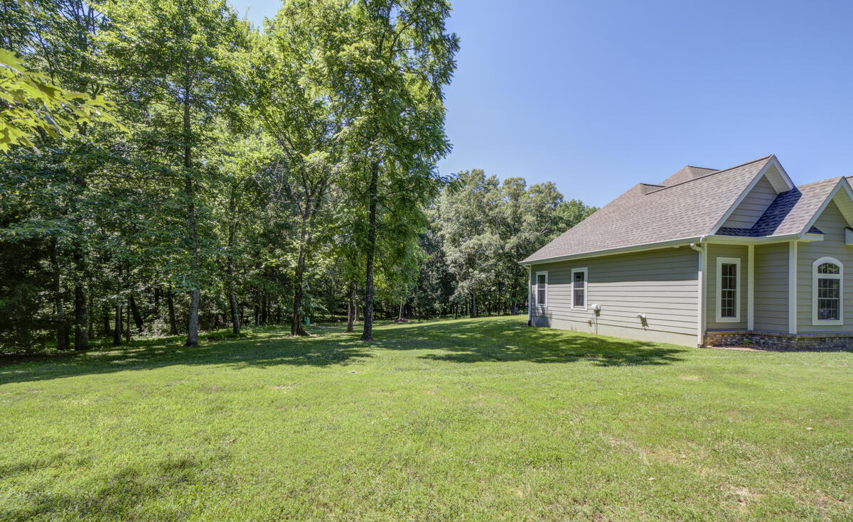 3276 Kirk Ridge Road Murray, KY 42071 - Photo 9 of 33 FrontLftYard0161